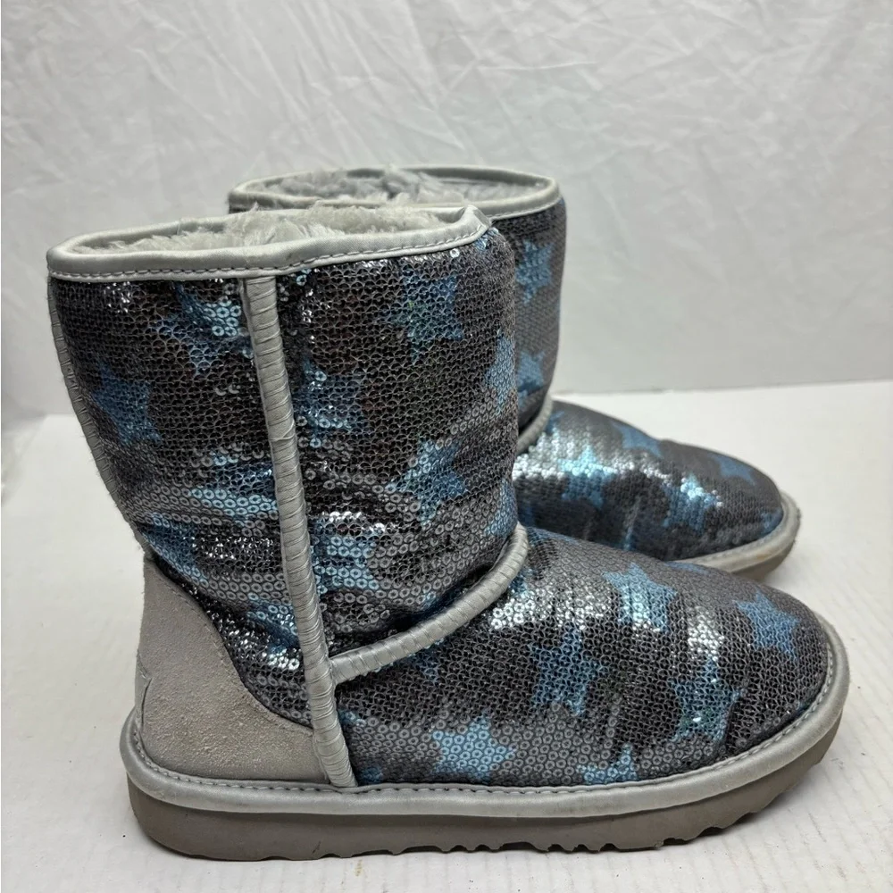 Ugg Sequin Star Winter Boots in Silver & Blue, size 5 big girl, box 25